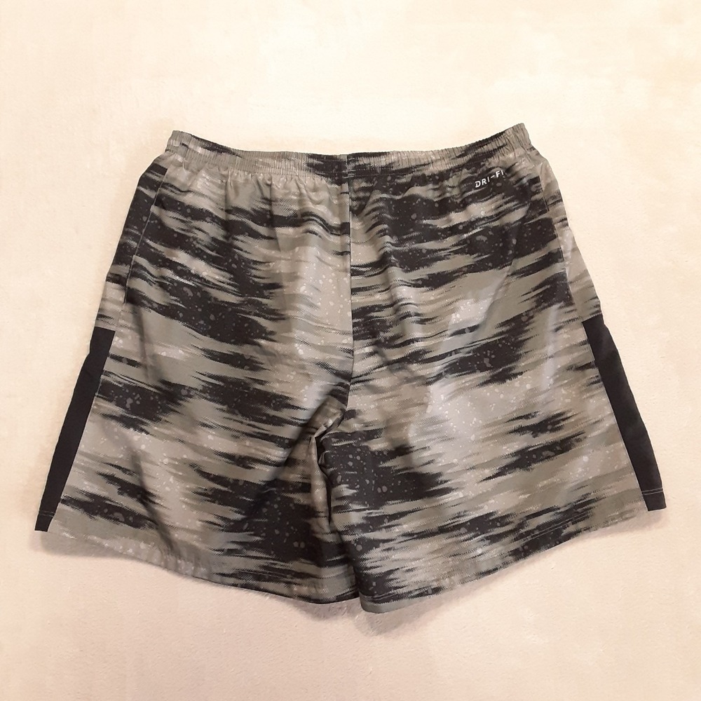 Nike Dri Fit Mens Gray Camouflage Athletic Shorts XL Lined Black Side Panels - Picture 2 of 9